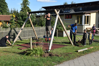 Abbauarbeiten der Schaukel