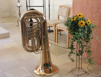 Tuba, Blumenschmuck, Altarraum