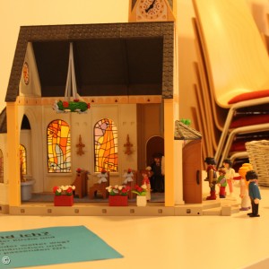 Playmobilkirche mit Figuren